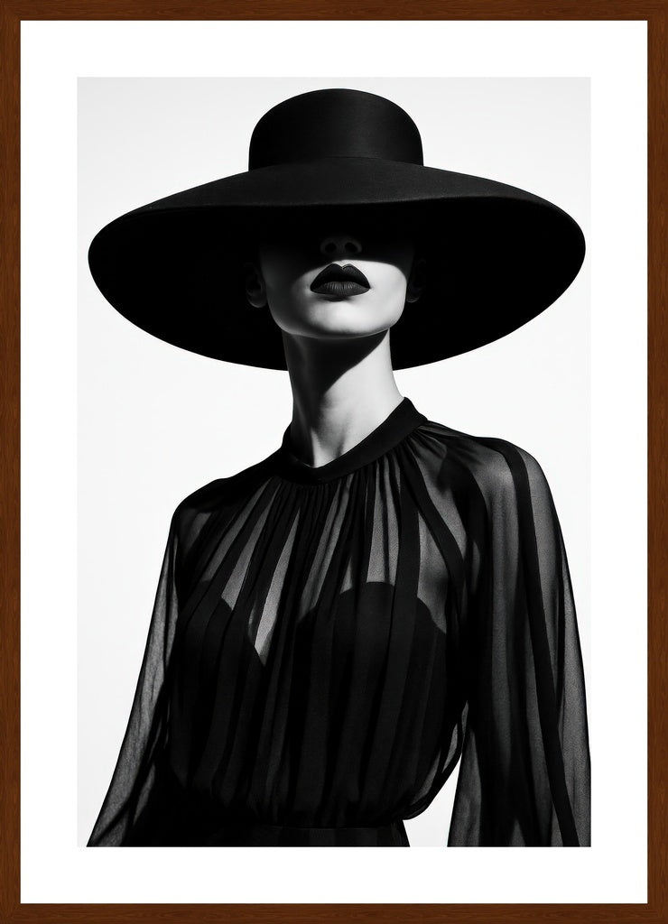 Bold Elegance in Veil of Shadows affisch stylad i interiörmiljö med mörk ekram.