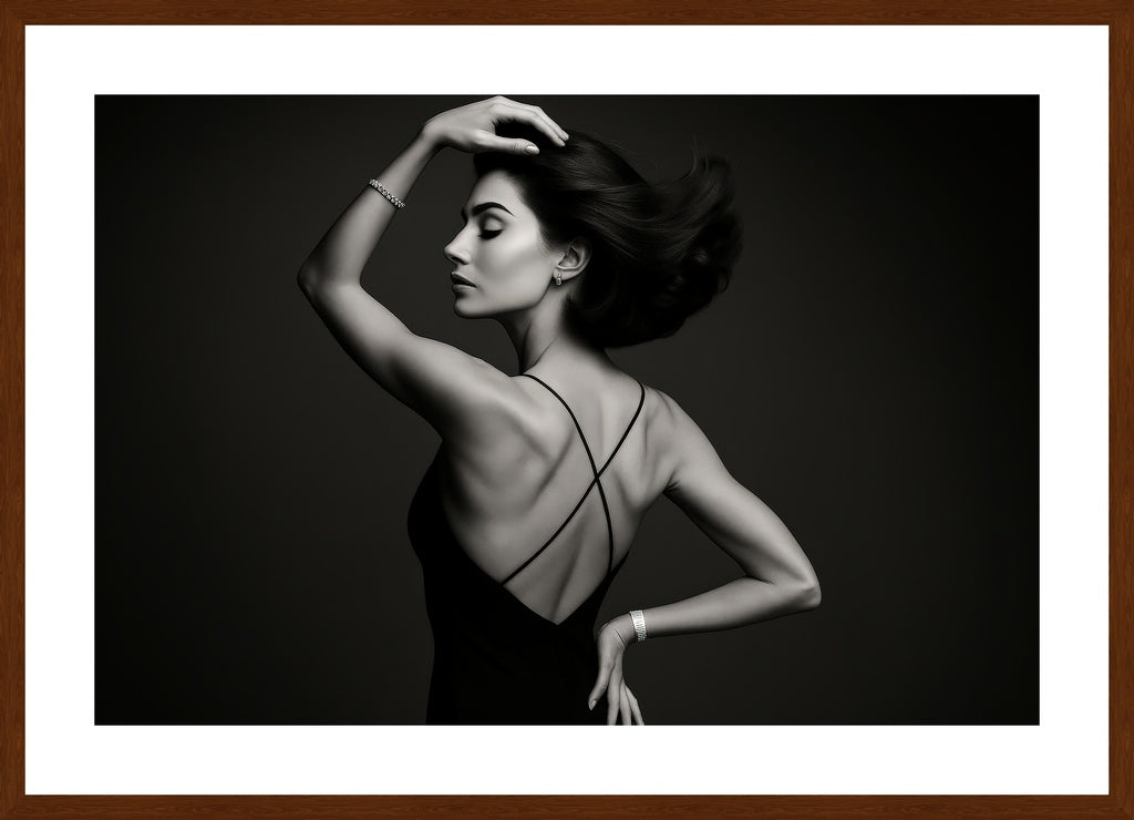 Midnight Grace affisch stylad i interiörmiljö med mörk ekram.