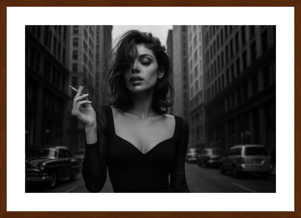 Street Walker affisch stylad i interiörmiljö med mörk ekram.