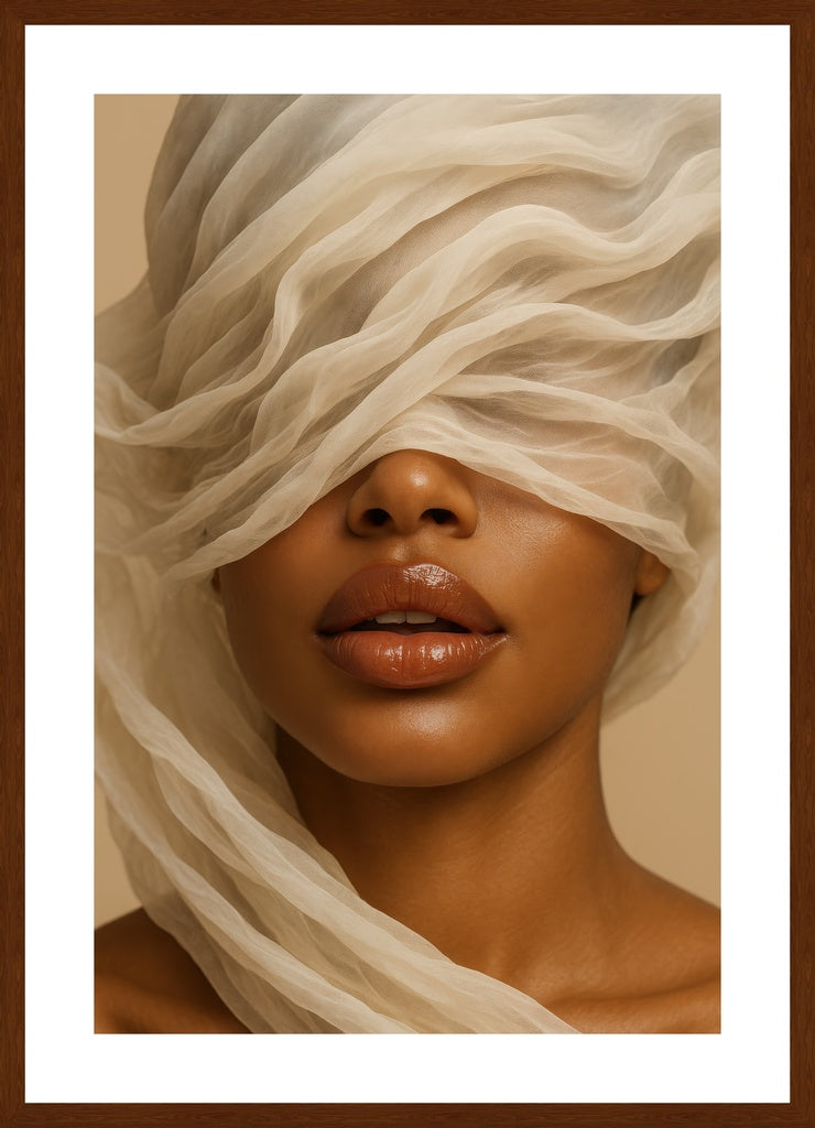 Veiled Elegance II affisch stylad i interiörmiljö med mörk ekram.