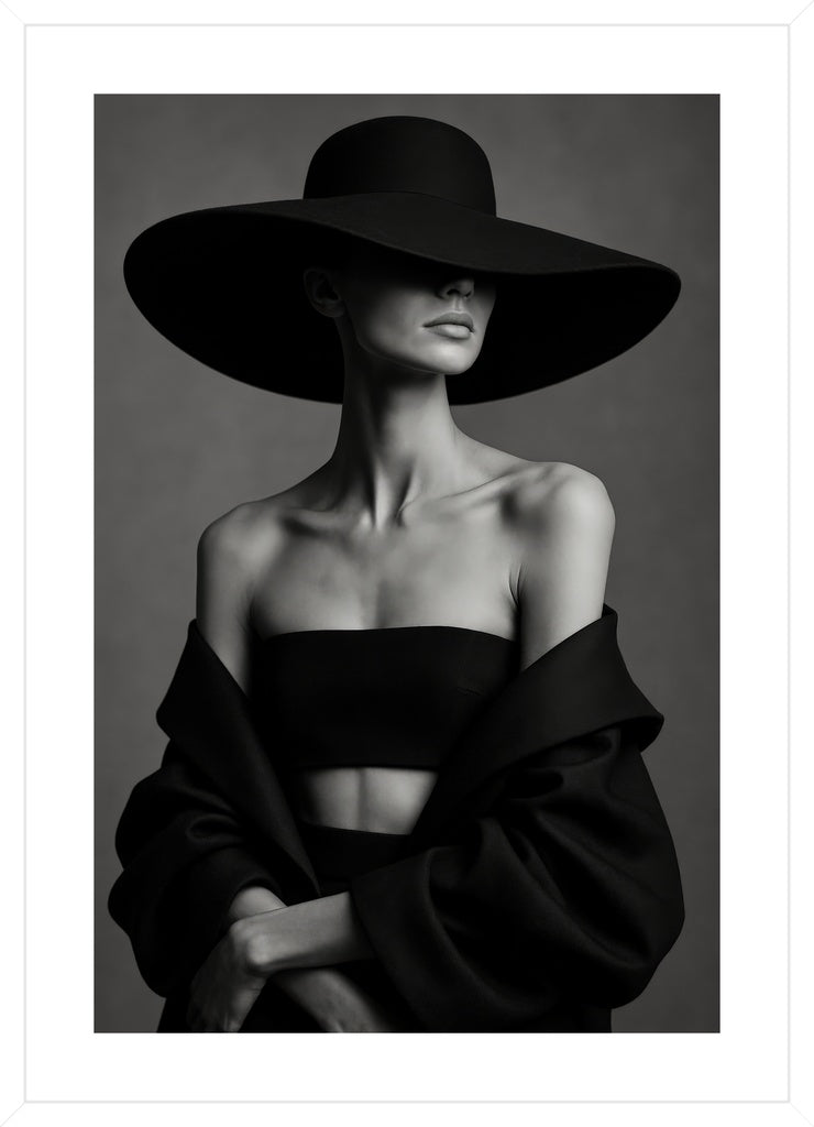 Couture Elegance in Shadow affisch stylad i interiörmiljö med vit ram.