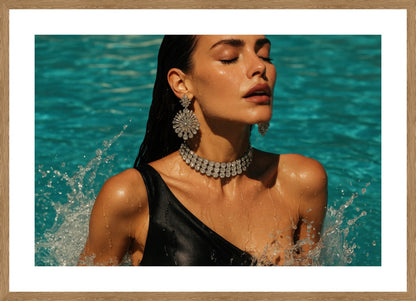 Diamond Pool Goddess affisch stylad i interiörmiljö med ekram.