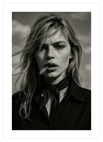 Her Own Rules affisch stylad i interiörmiljö med vit ram.