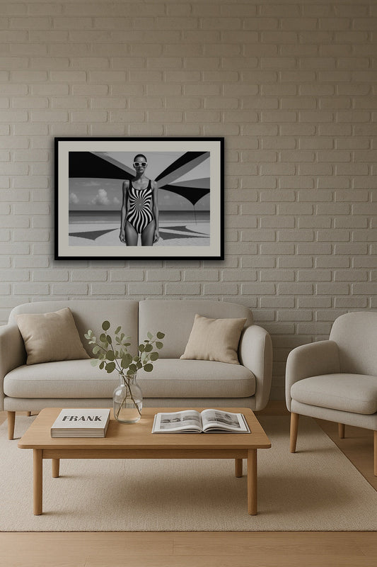 Hypnotic Beach Geometry affisch stylad i interiörmiljö.