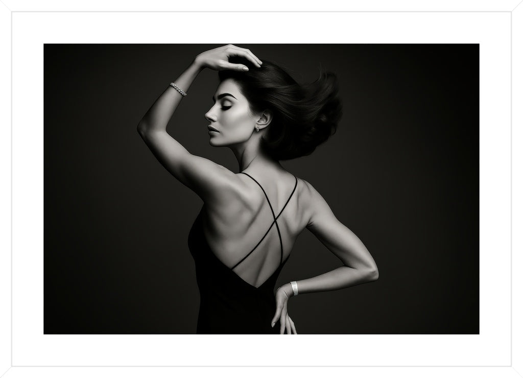 Midnight Grace affisch stylad i interiörmiljö med vit ram.