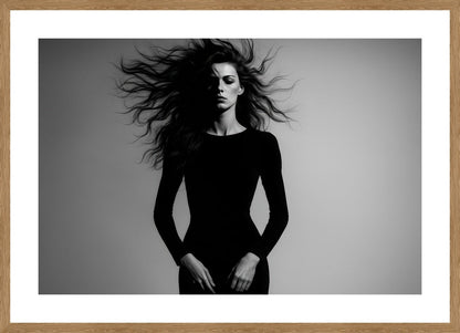 Shadowless Stride affisch stylad i interiörmiljö med ekram.