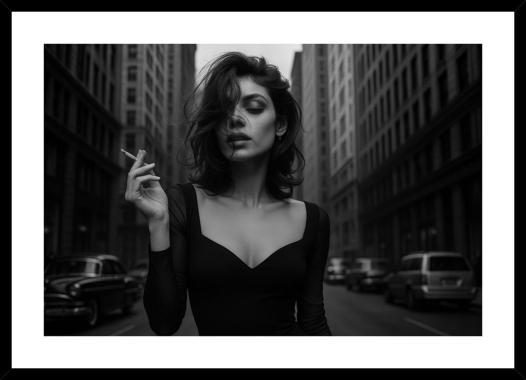 Street Walker affisch stylad i interiörmiljö med svart ram.