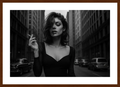 Street Walker affisch stylad i interiörmiljö med mörk ekram.