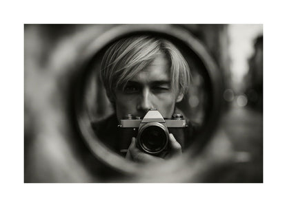 Through The Lens affisch med passepartout.