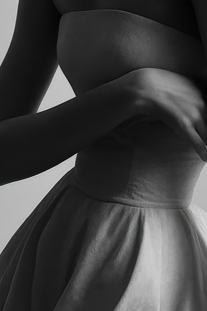 Timeless Elegance in Shadow - närbild på detalj.