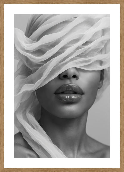 Veiled Elegance I affisch stylad i interiörmiljö med ekram.